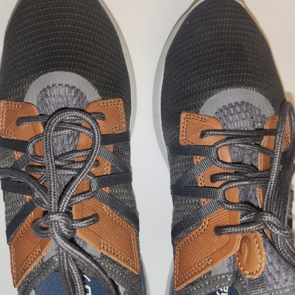 Olukai Mio Li Sneakers - Picture 5 of 10